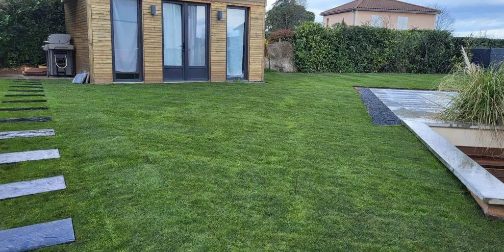 • Création & Entretien d'espace verts •