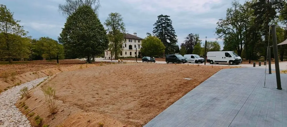 • Création & Entretien d'espace verts •