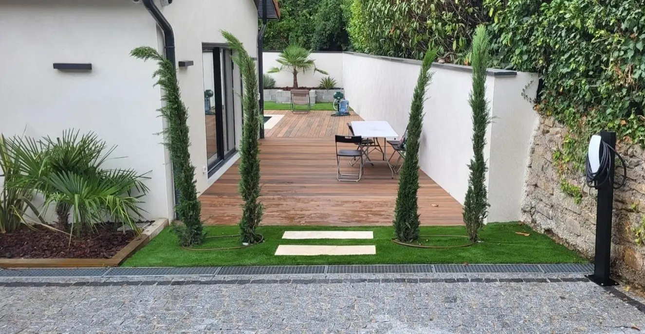 • Création & Entretien d'espace verts •